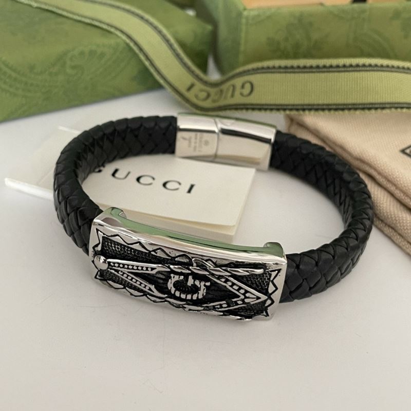 G*u*i bracelets